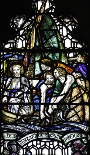 어부 네 명을 첫 제자로 부르시는 예수님_ by Douglas Strachan_photo by Lawrence OP_in the Holy Trinity church_St Andrews.jpg